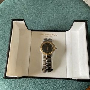 Mint RAYMOND WEIL TWO TONE WATCH WITH BOX (AUTHENTIC) RETAILS FOR 2,2OO